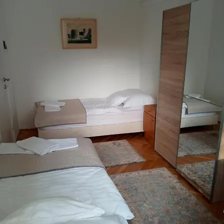 Deak Apartment *